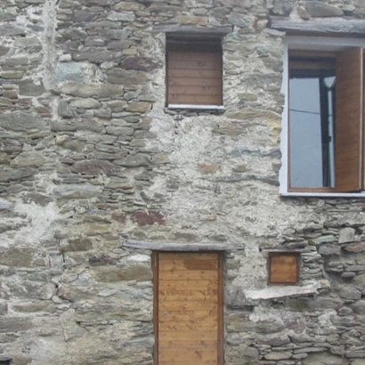Ristrutturazione di un edificio rurale (2003)
